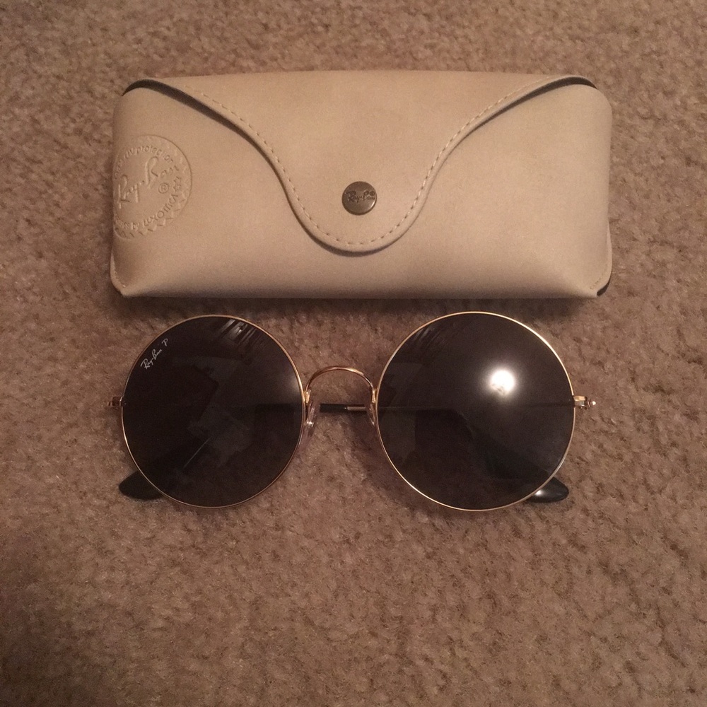 Black Ray-bans